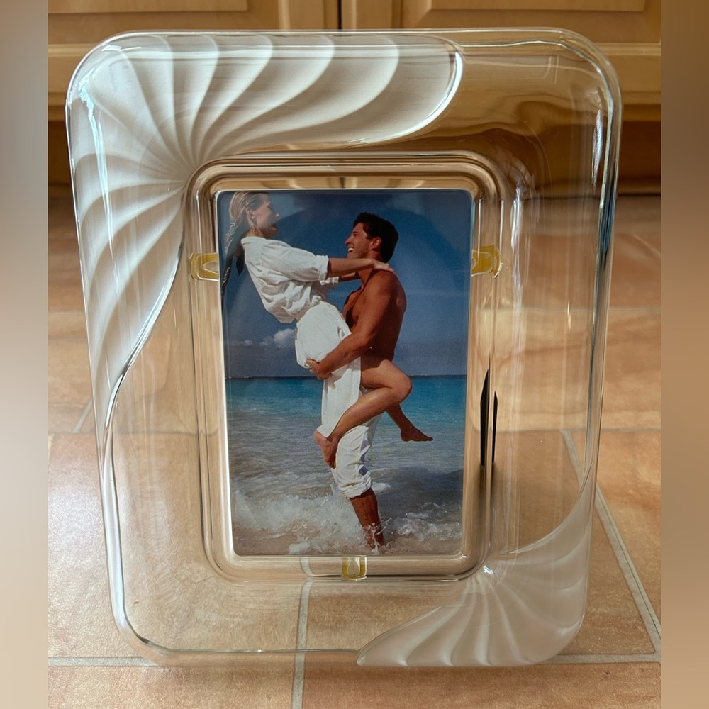 Mikasa Vintage Elegant Clear Swirl Crystal Glass 4x6 Picture Photo Frame